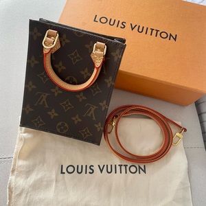 Authentic Louis Vuitton Crossbody: petit sac plat